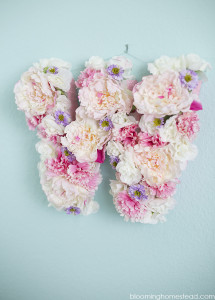 Pretty diy floral letter tutorial. Create with any letter, perfect for home decor, nurseries, and more!